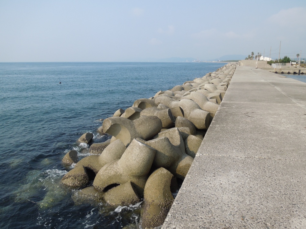 堤防は足場も良くてカゴ釣りにおすすめ